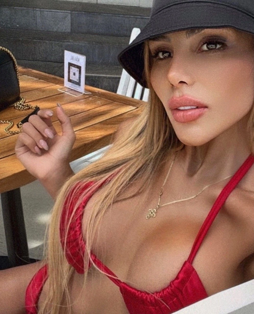 Catalina – Colombian escort in Hong Kong — 5 / 6