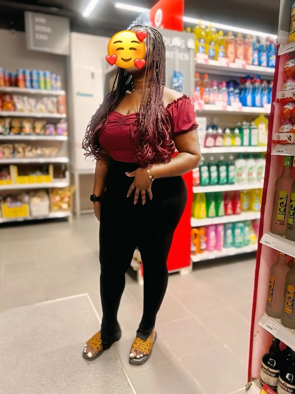 Nicole – Ugandan escort in Abidjan — 3 / 5