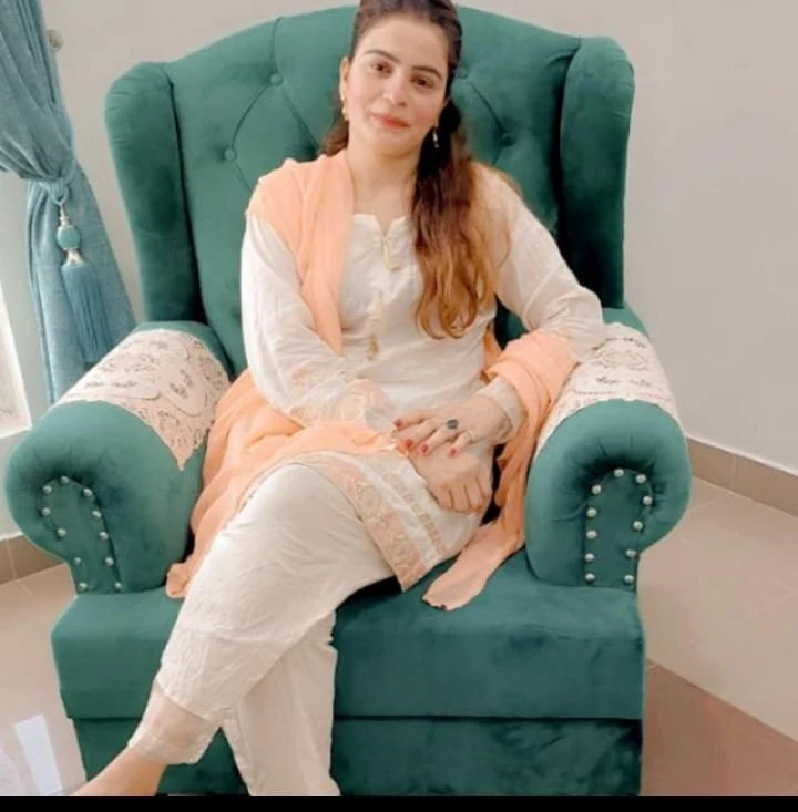 Asma – Pakistani escort in Islamabad — 2 / 4
