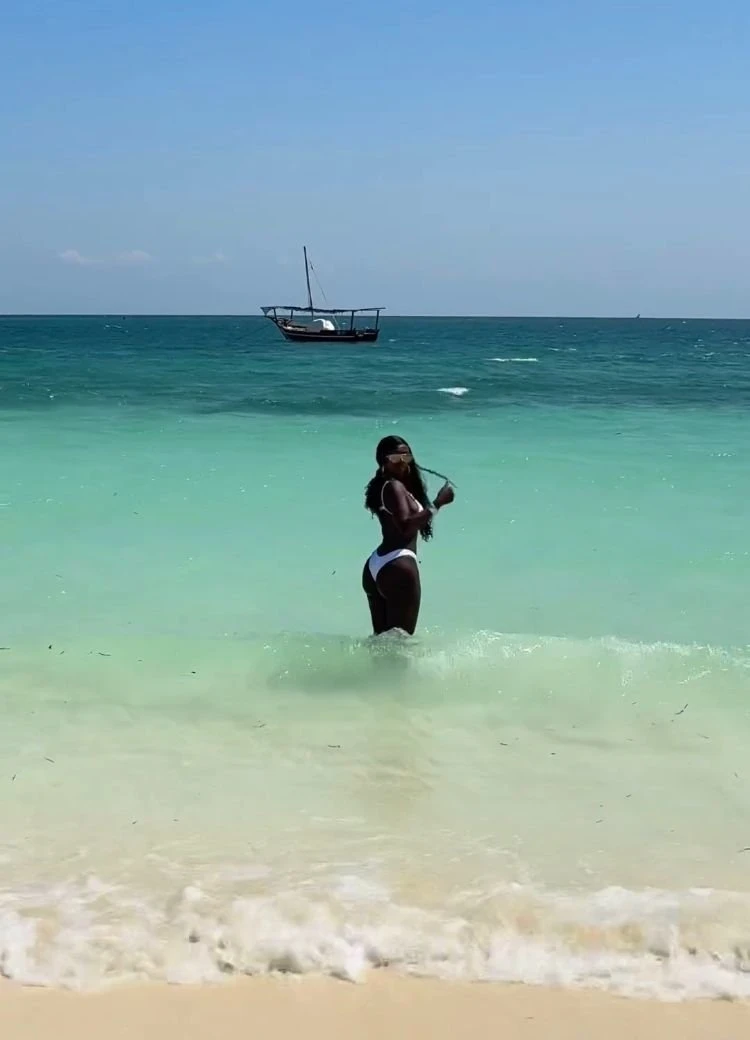 Miss Blair – Ghanaian escort in Abidjan — 3 / 5