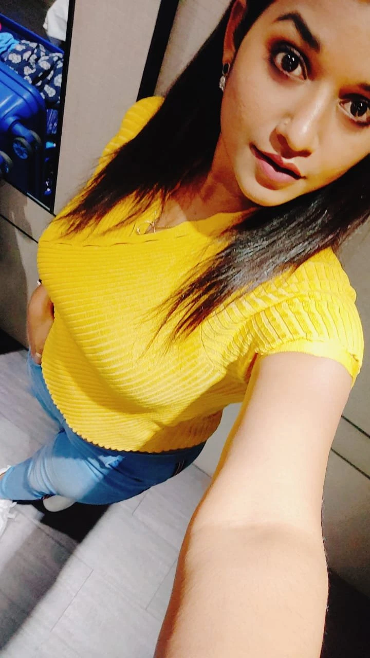 Nikita Sehal – Indian escort in New Delhi — 1 / 2