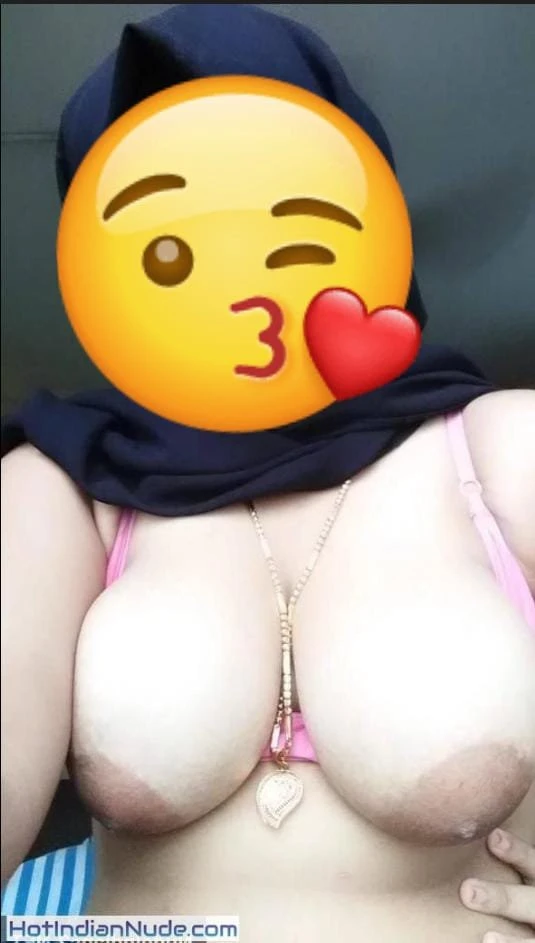 Nithya – Indian escort in Kochi — 2 / 3