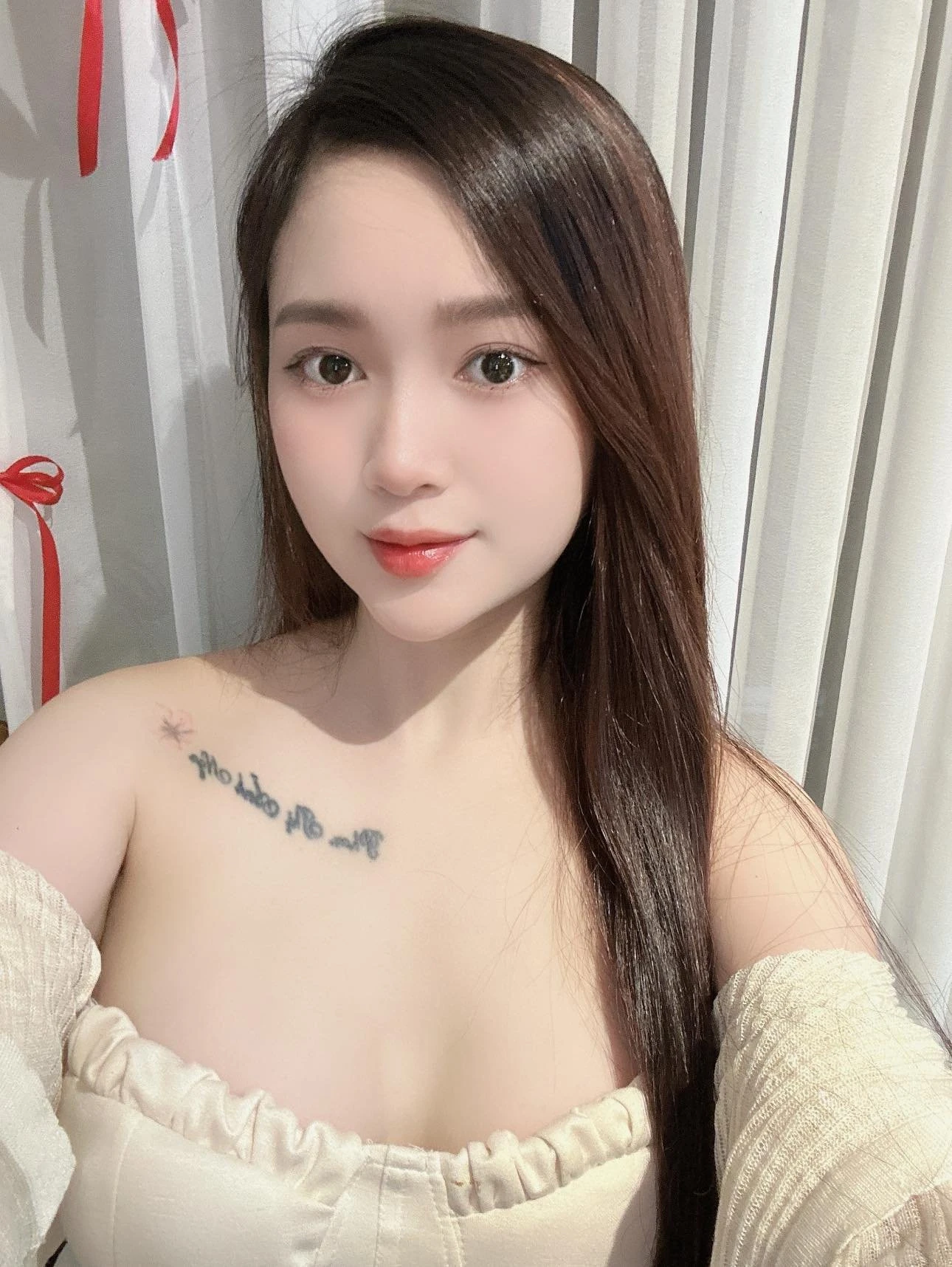 Linh Phạm – Vietnamese escort in Da Nang — 7 / 8