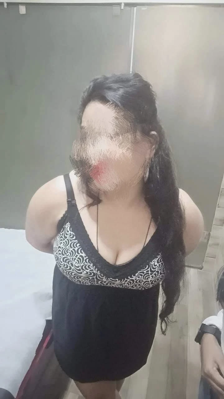 Twinkle – Indian escort in New Delhi — 2 / 3