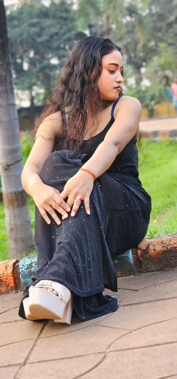 Janhvi Webcam and Real Meeting – Indian escort in Hyderabad — 2 / 3