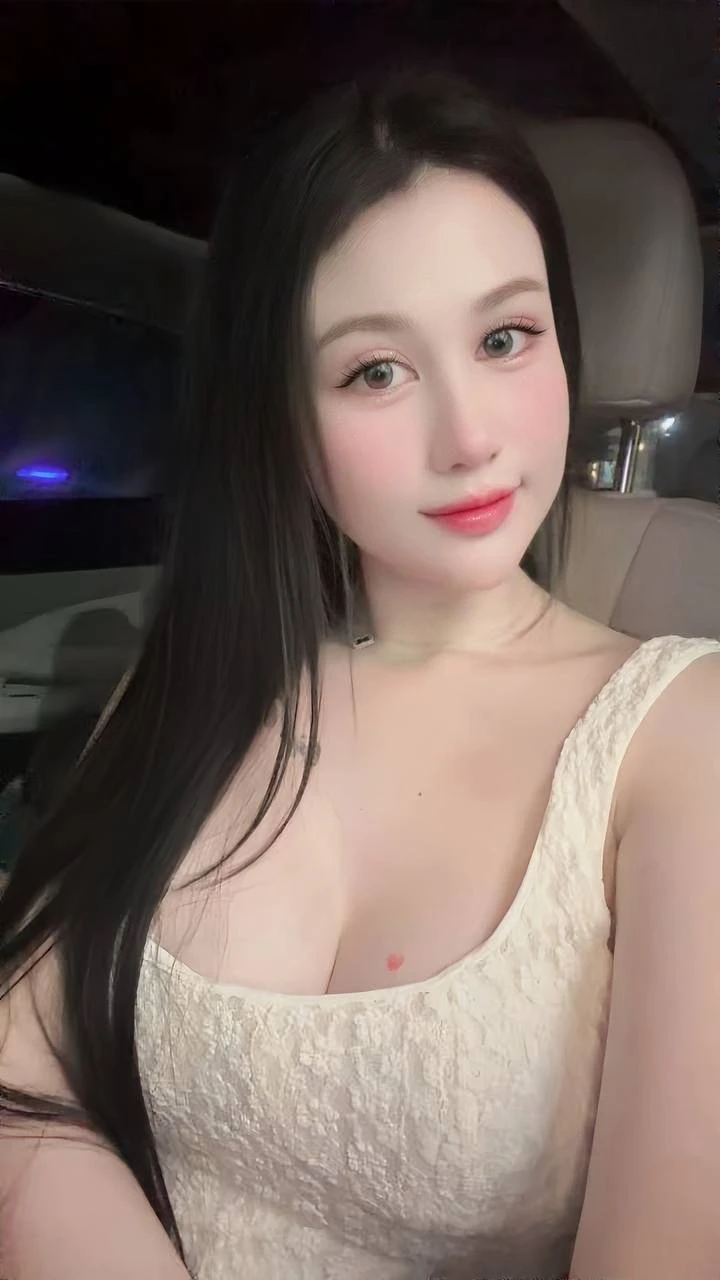 Nina – Vietnamese escort in Ho Chi Minh City — 13 / 16