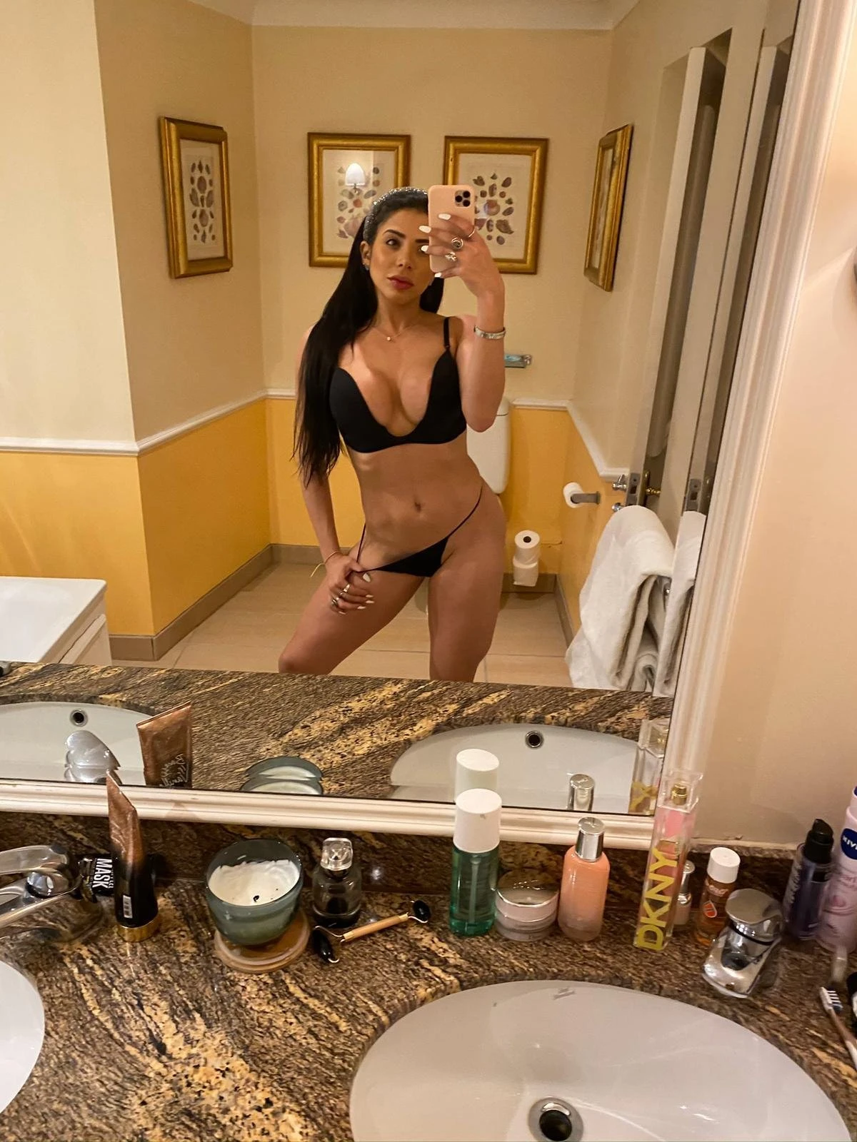 Dinara – British escort in New Delhi — 8 / 18