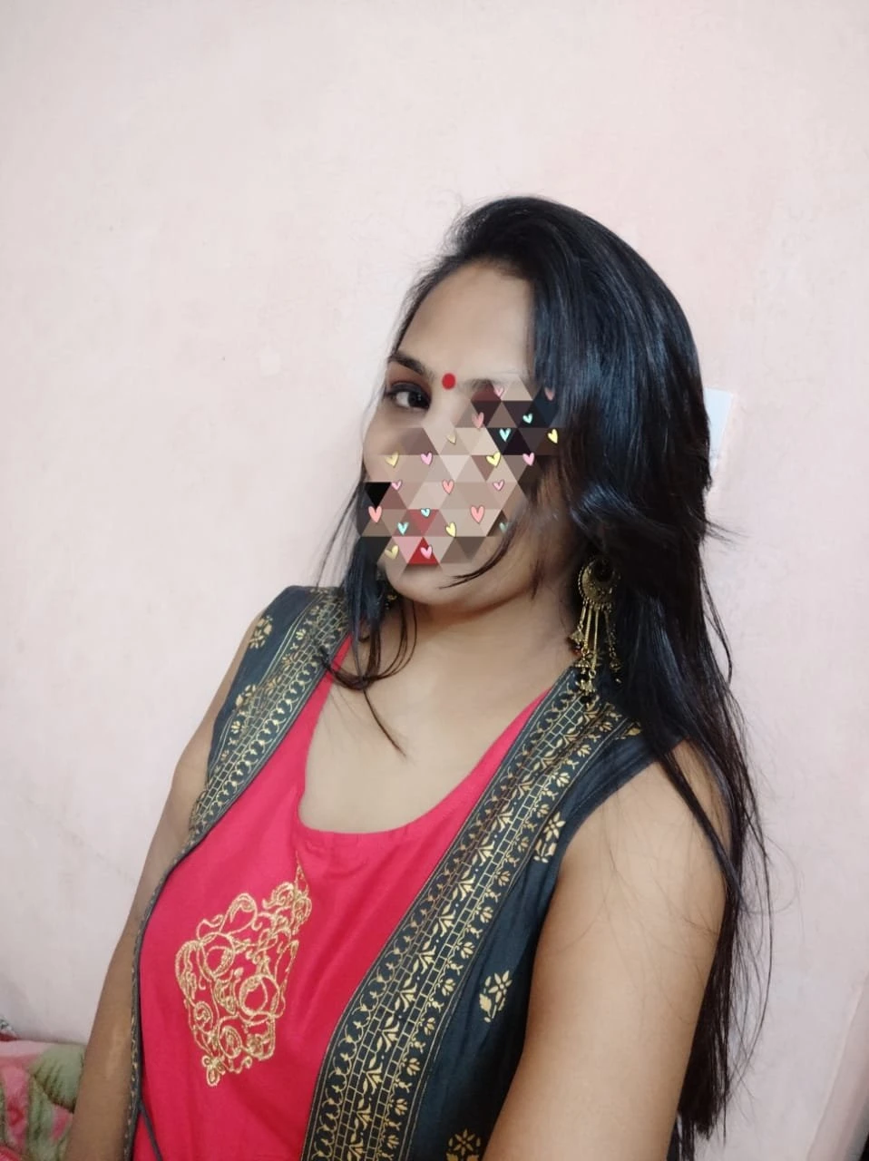 Sonakshi (Video Call Satisfaction) – Indian escort in Mumbai — 1 / 5