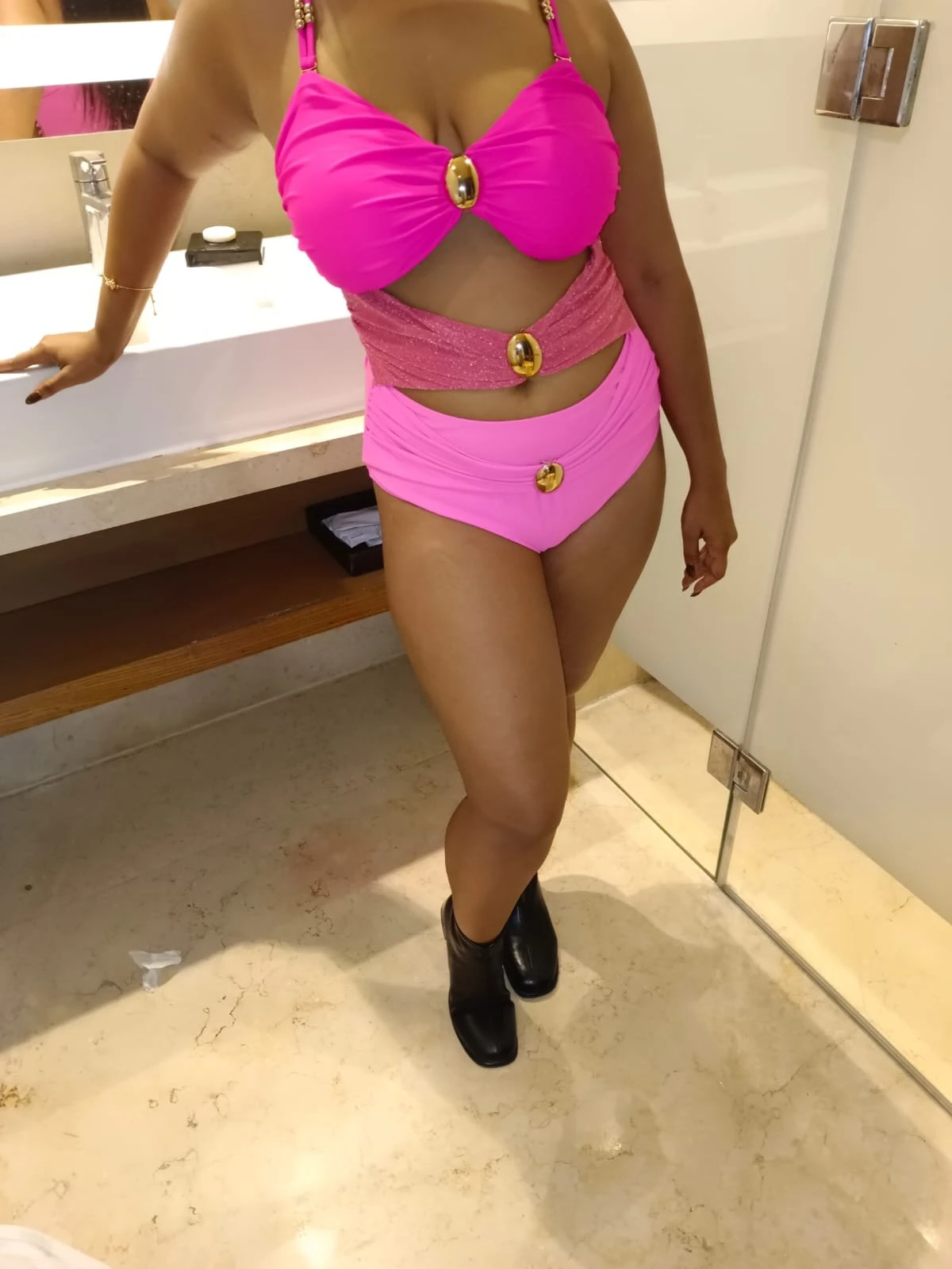 Angel Tina – Indian escort in Kolkata — 14 / 22