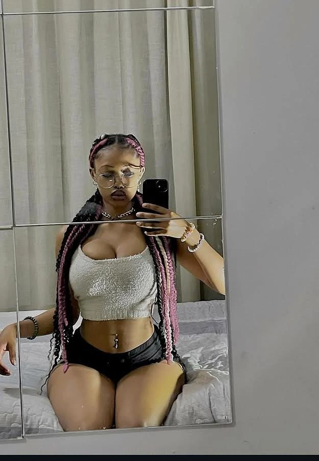 Sexy and Young Classy Girl Vivi – Burkinabe escort in Mumbai — 4 / 5