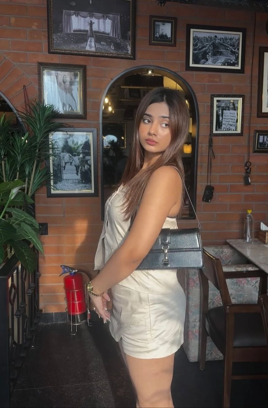 Independent Manisha Girl Fun/meet – Indian escort in Mumbai — 1 / 4