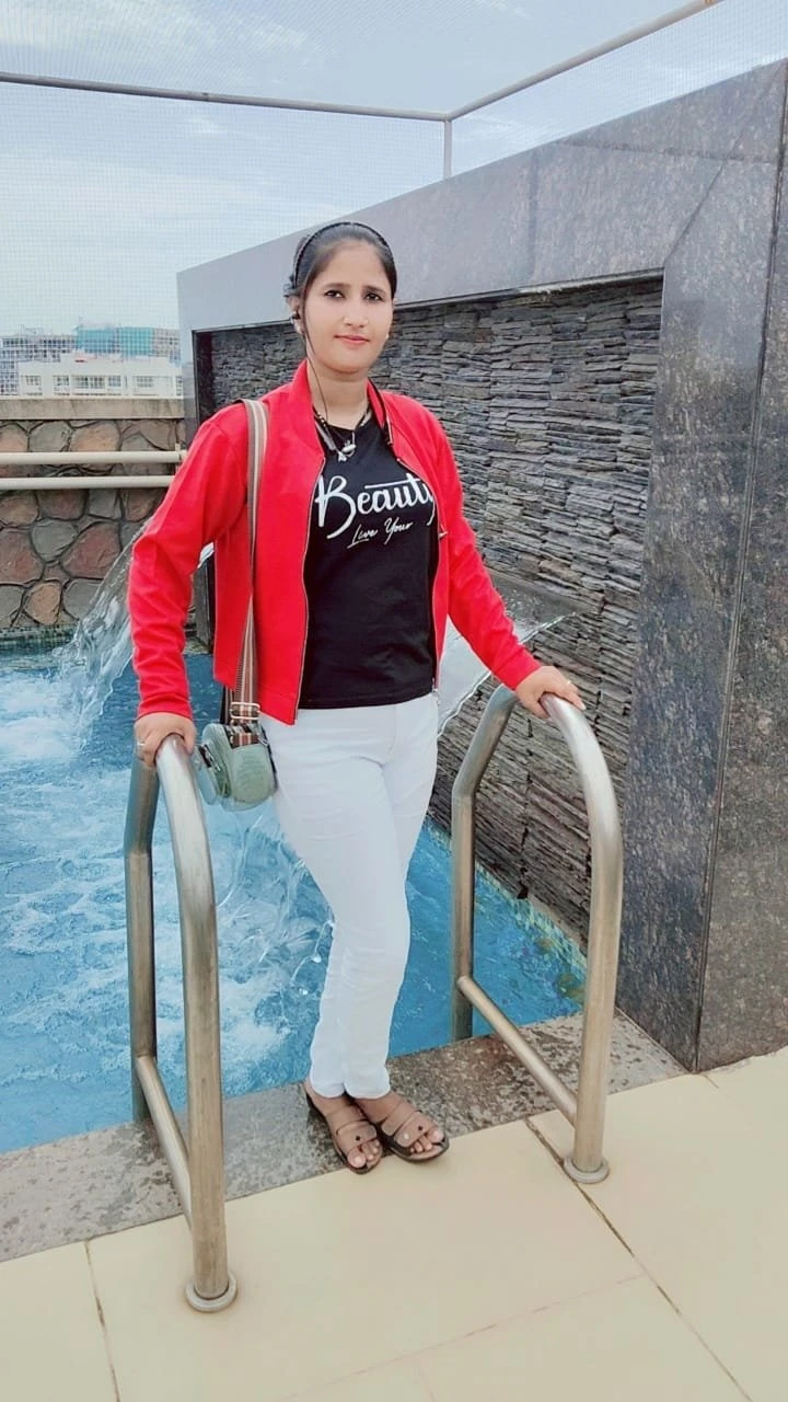 Neha Roy – Indian escort in Mumbai — 2 / 3