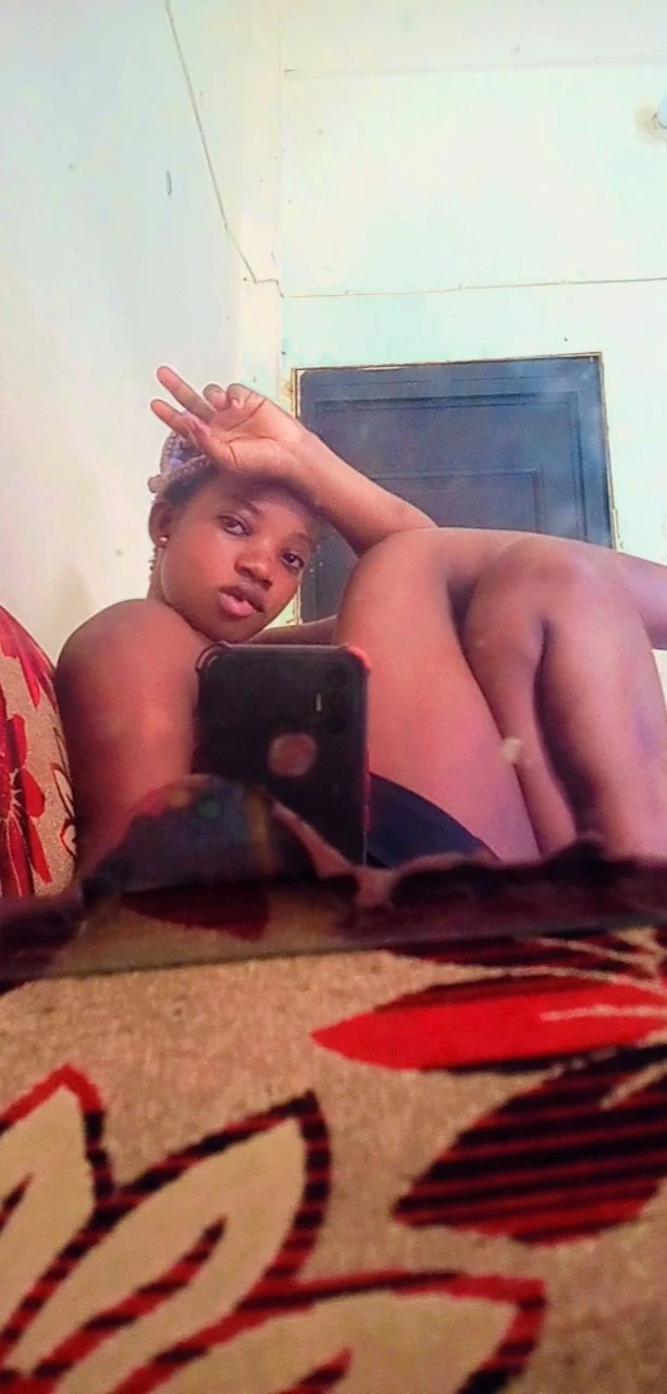 Laura – South African escort in Beirut — 2 / 4