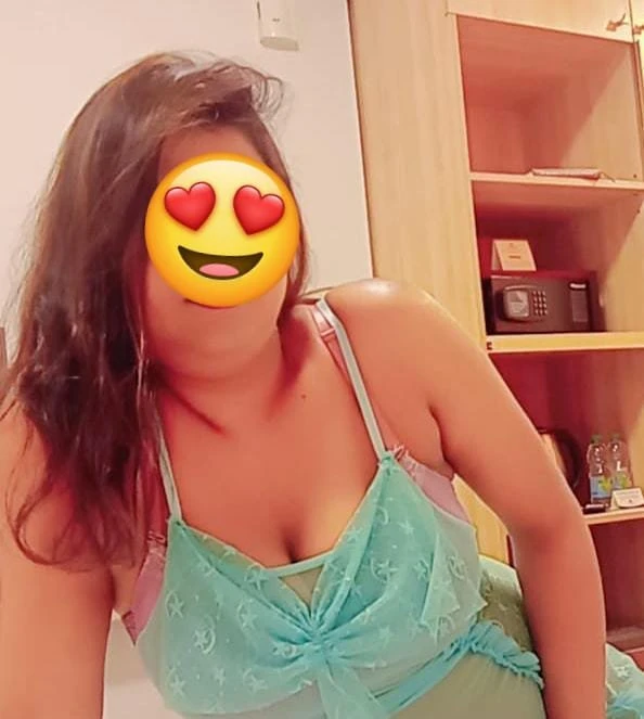 Chathu and Samantha – Sri Lankan adult performer in Colombo — 7 / 9
