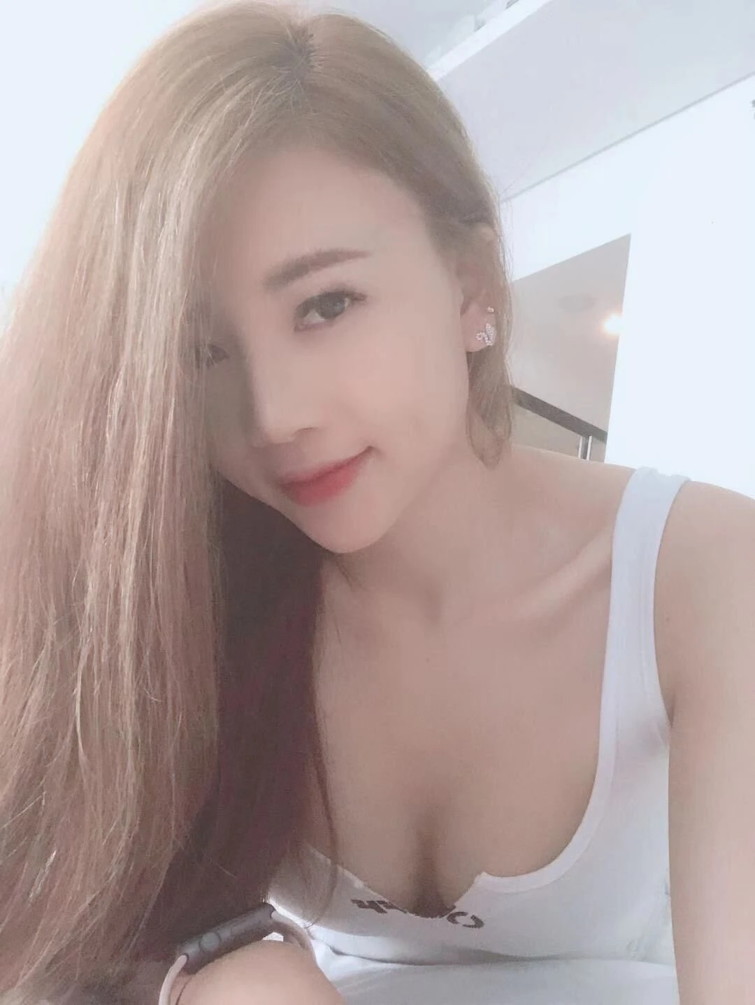 Sexy and Young Lady Nancy – South Korean escort in Mauritius — 1 / 4