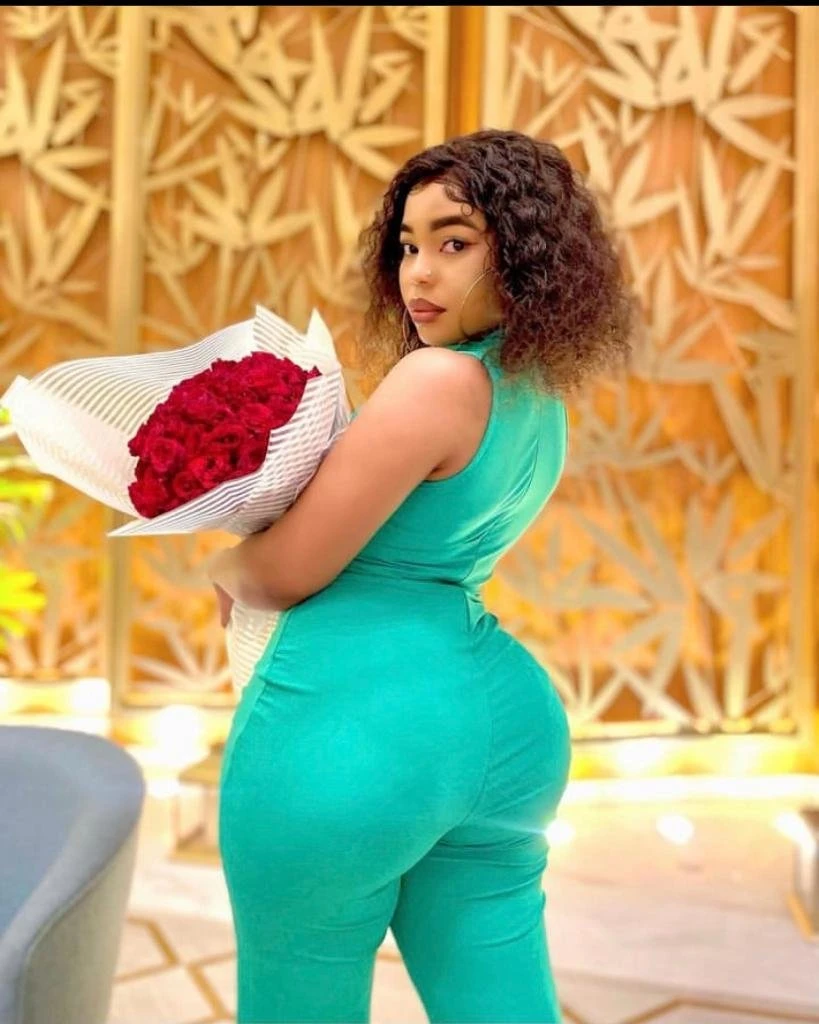 Queen – Central African escort in Jaipur, Escort, Jaipur
