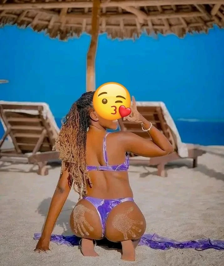 Nana ( cam show only ) – South African escort in Mumbai — 1 / 3
