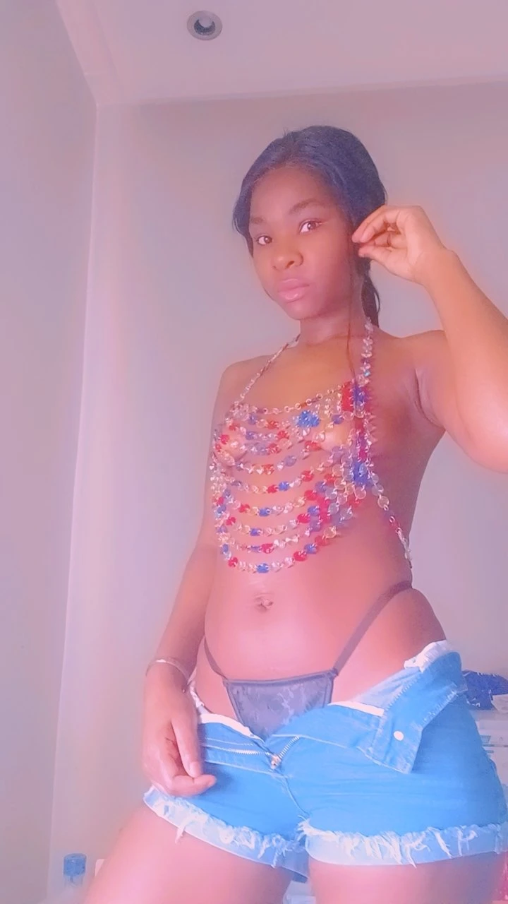 Blackqueenforoutcallandincalls – Malian escort in Kampala — 5 / 12