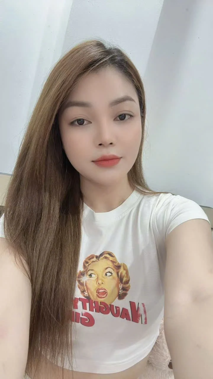 Cà Rốt – Vietnamese escort in Hanoi — 4 / 5