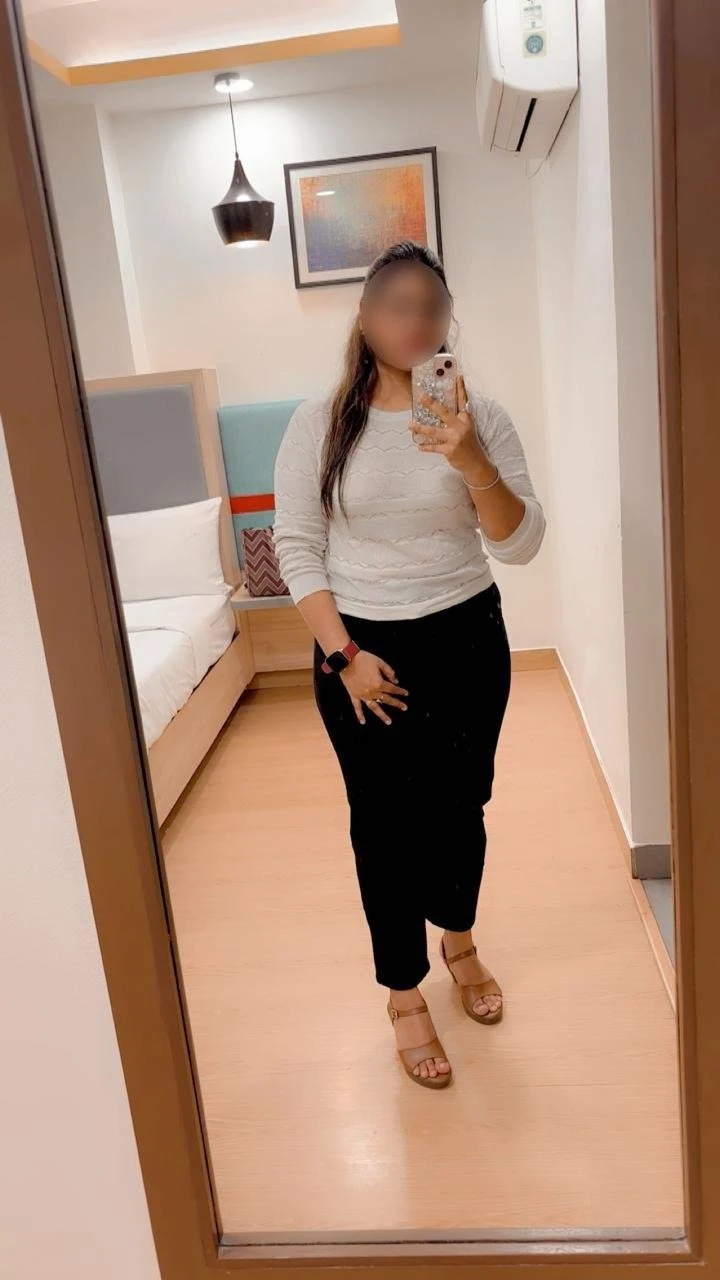 Soniya – Indian escort in Visakhapatnam — 7 / 9