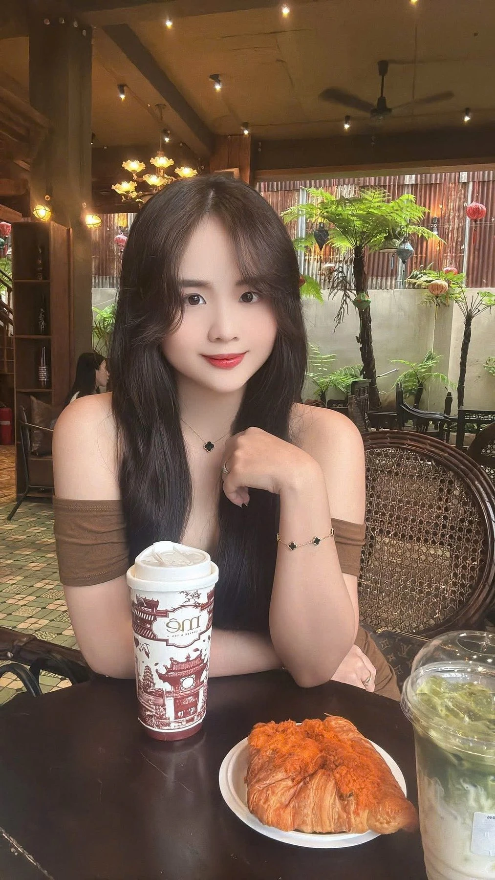 Elly – Filipino escort in Ho Chi Minh City — 5 / 20