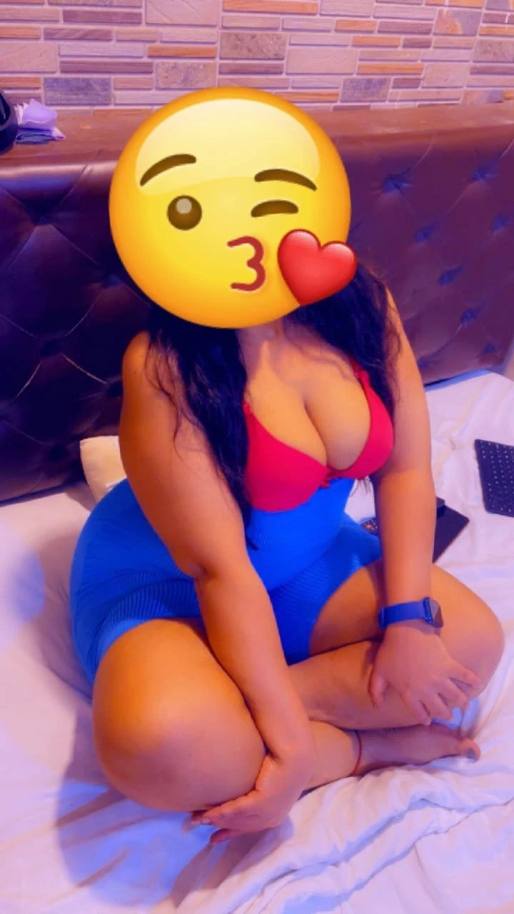 Jully – South African escort in Kolkata — 3 / 5