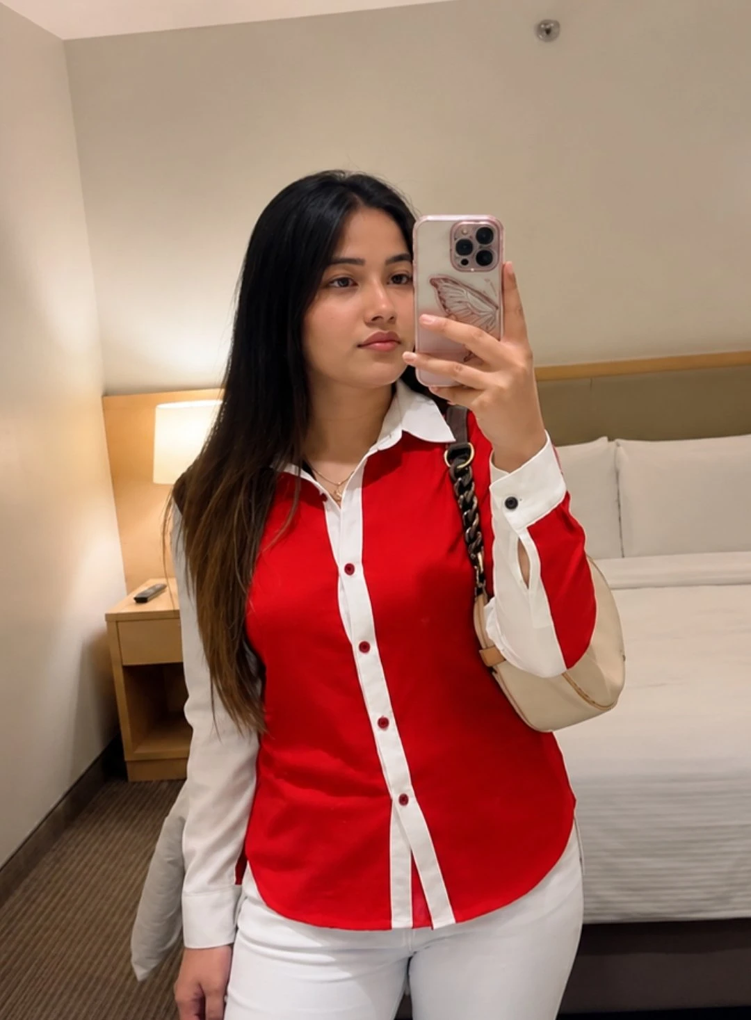 Cam and meet available Anushka – Indian escort in Hyderabad — 2 / 3