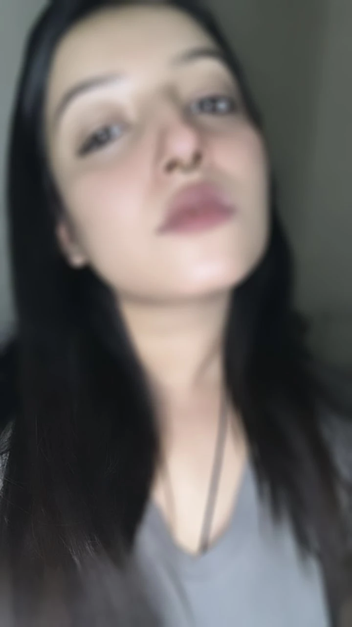 Vaishali Rawat – Indian escort in Mumbai — 1 / 5