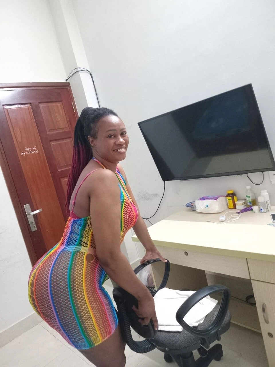 Moreen – Cameroonian adult performer in Ho Chi Minh City — 3 / 4