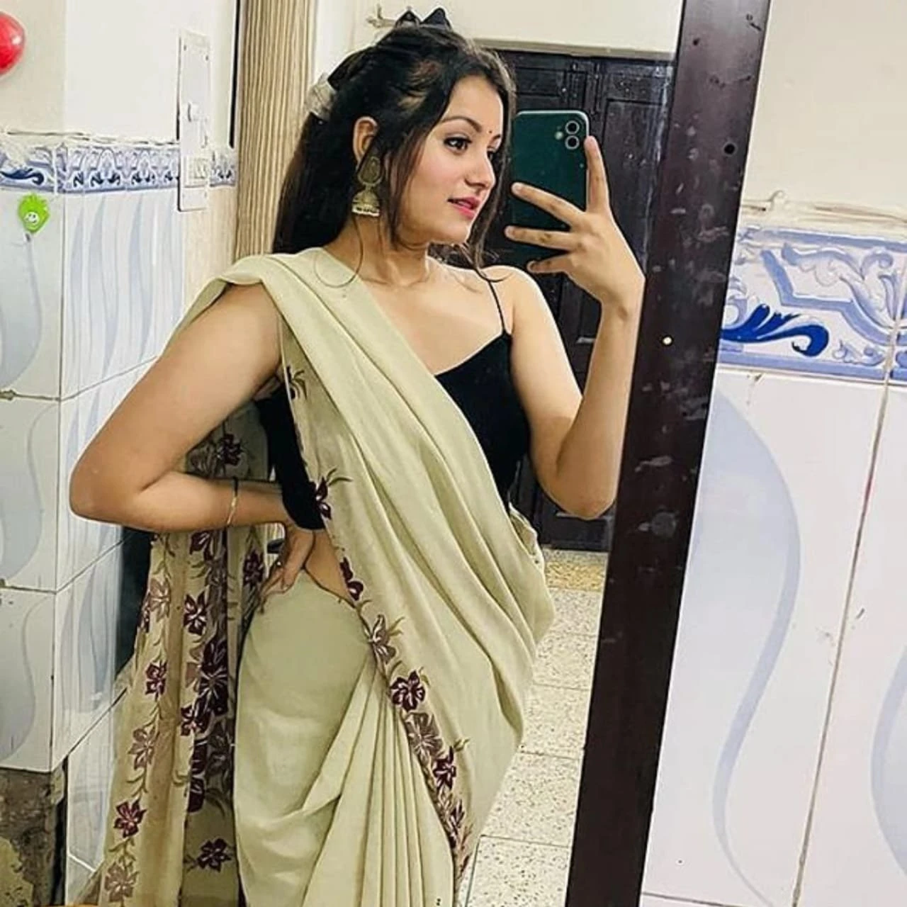 Riya – Indian escort in Chennai — 1 / 4