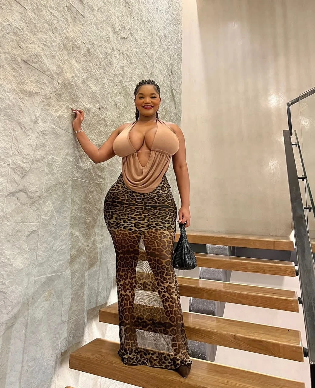 Mary – Ghanaian escort in Abidjan — 3 / 4