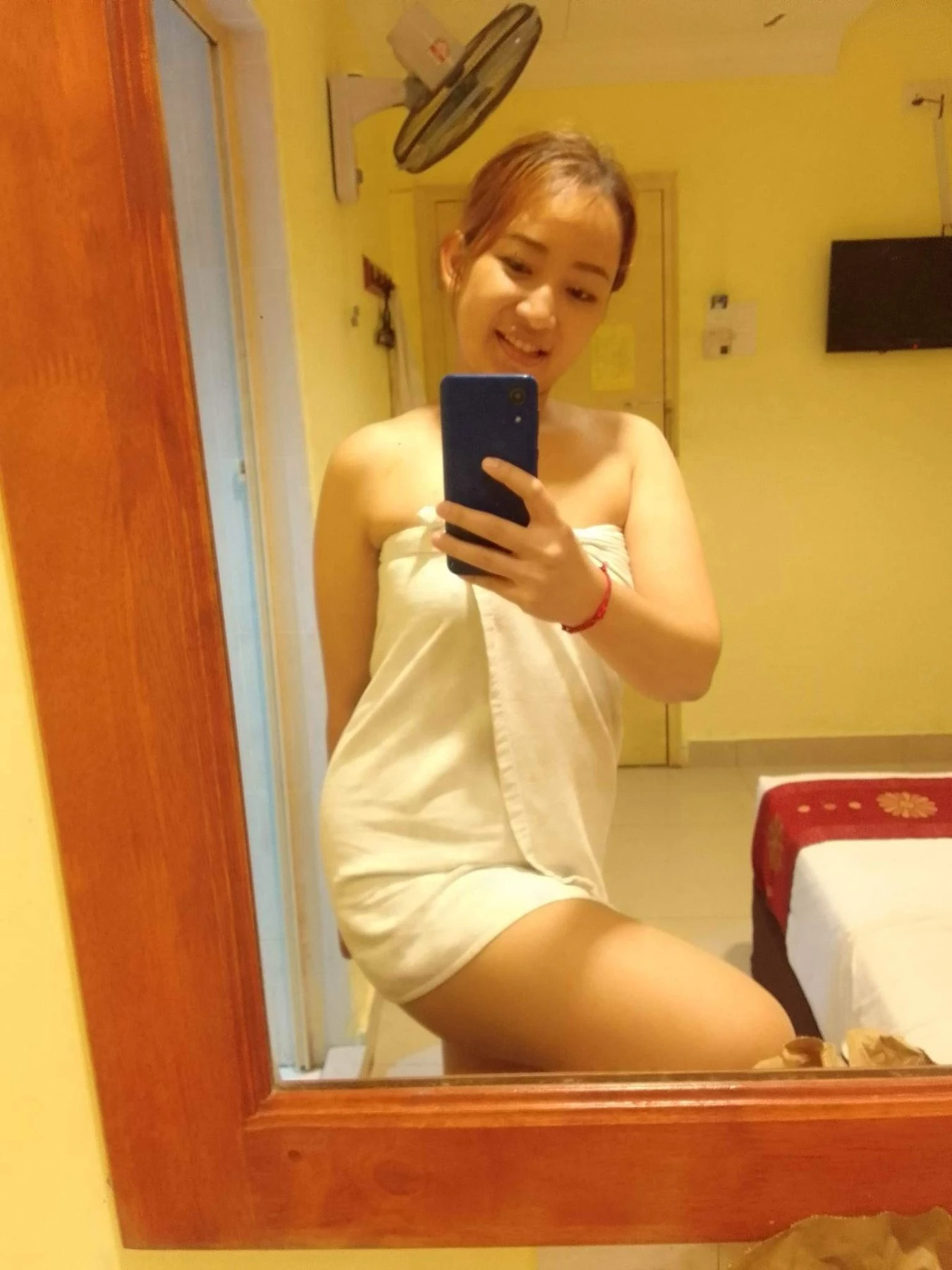 Minnie – Thai masseuse in Maldives — 3 / 5