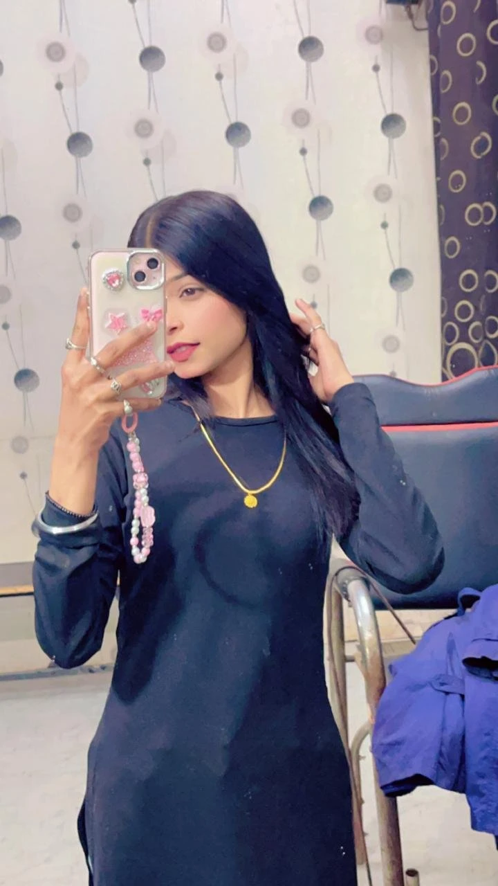 Shivani Cam and Meet – Indian escort in Pune — 1 / 11