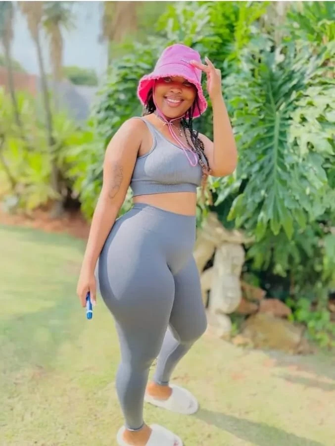 Shakirah – Kenyan escort in Kathmandu — 2 / 3