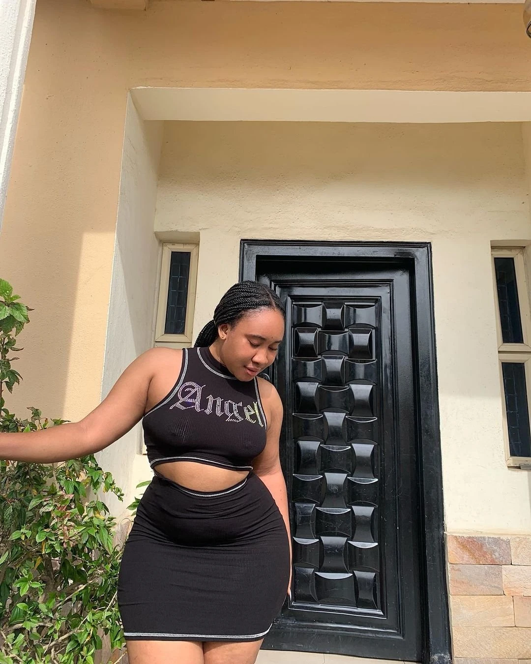 Empress Junie – Guinea Bissauan dominatrix in Beirut — 8 / 13
