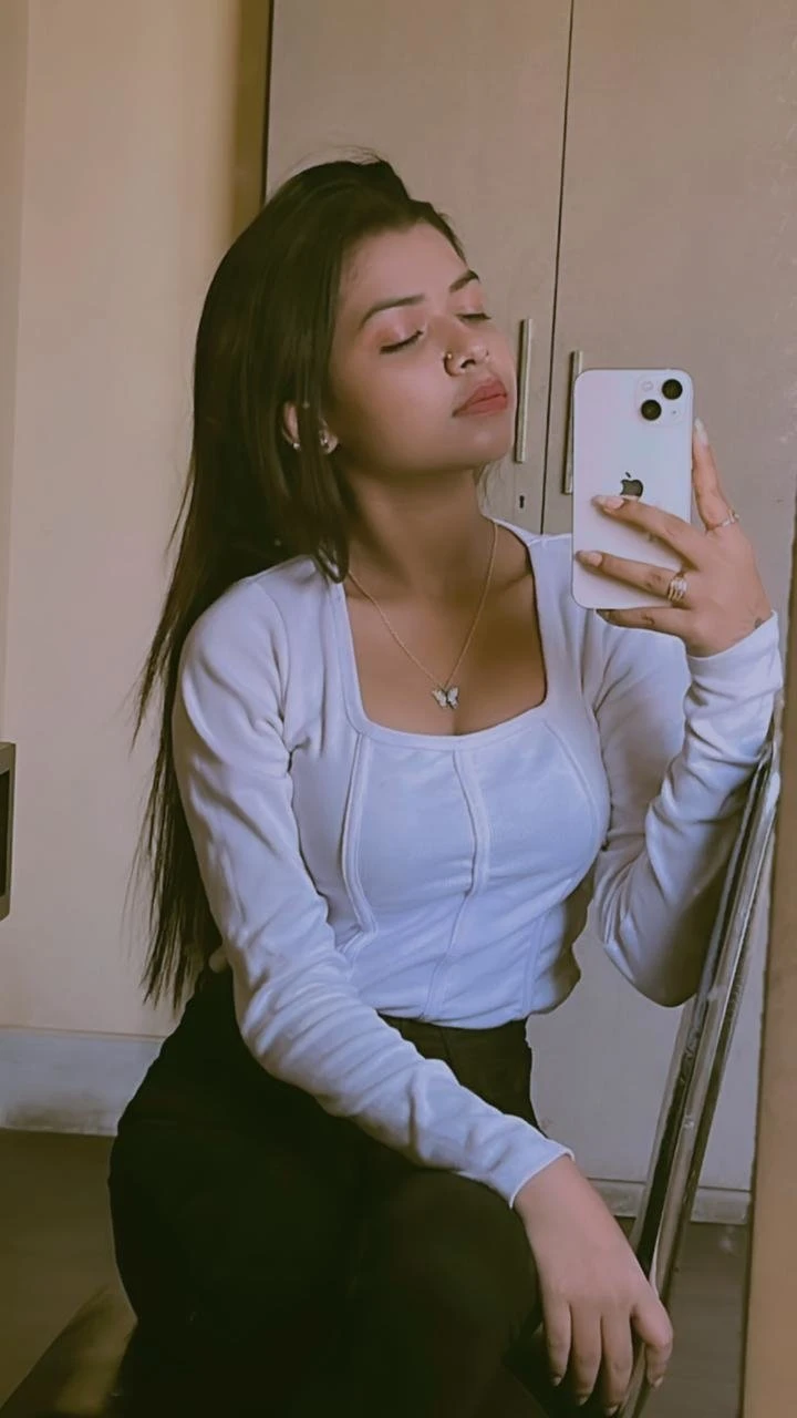 Saloni – Indian escort in Kolkata — 1 / 5