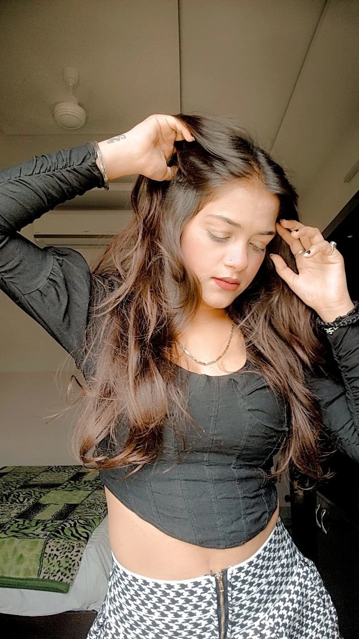 Priya – Indian escort in Hyderabad — 2 / 4