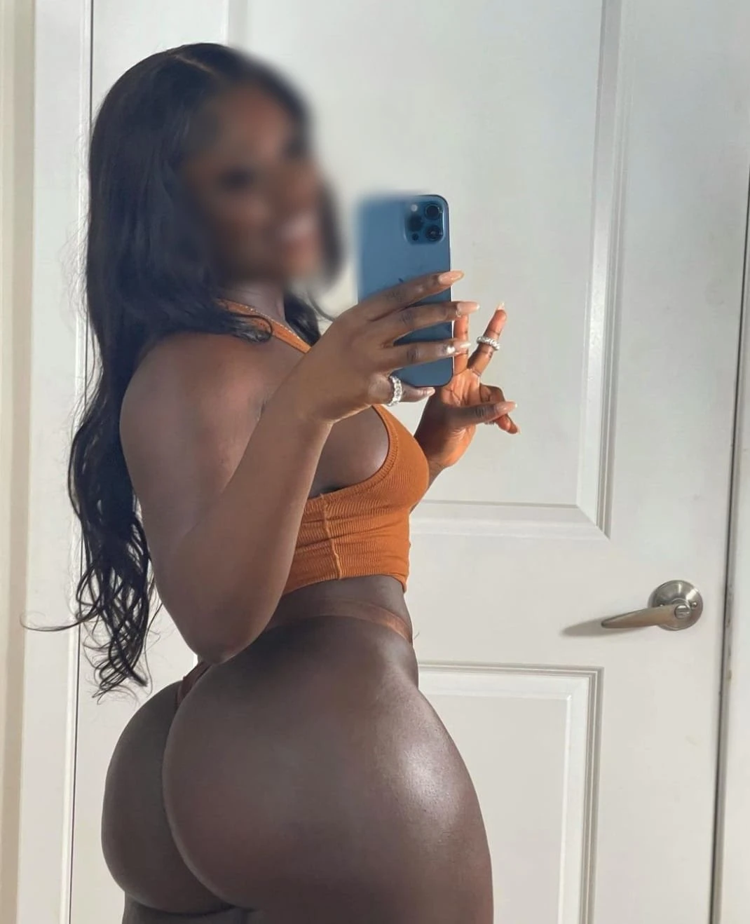 Cam season only – Central African escort in Mauritius — 2 / 5