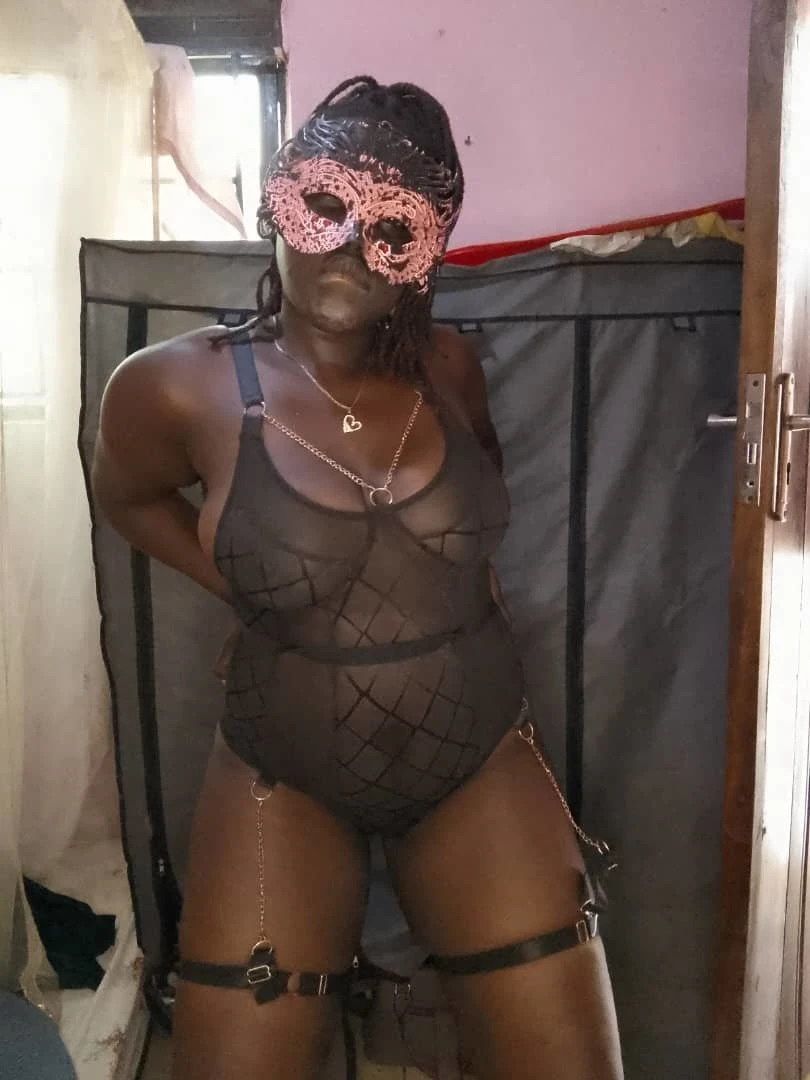 Her Majesty – Ugandan escort in Kampala — 2 / 3