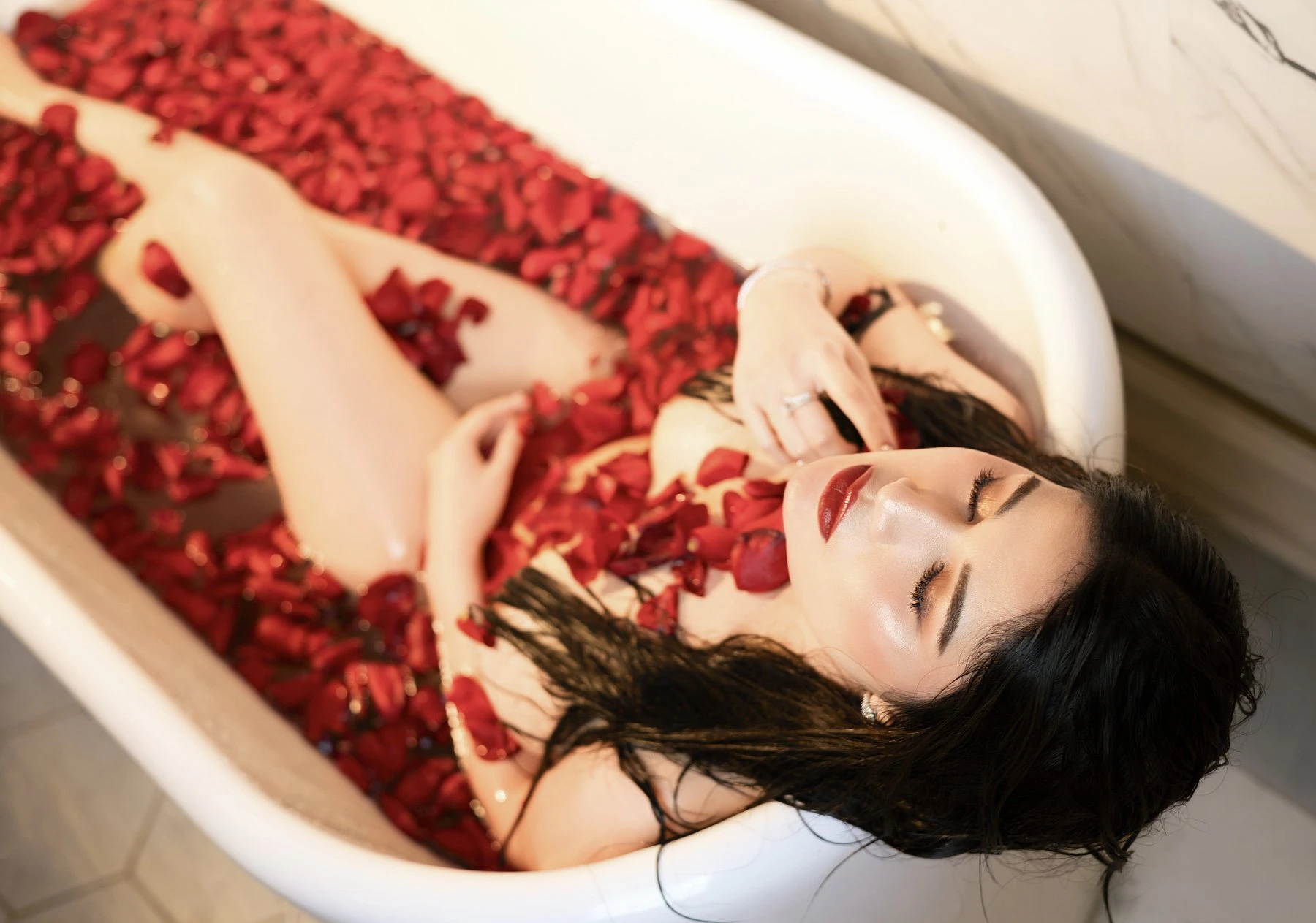 SHANE – Filipino escort in Mumbai — 18 / 19