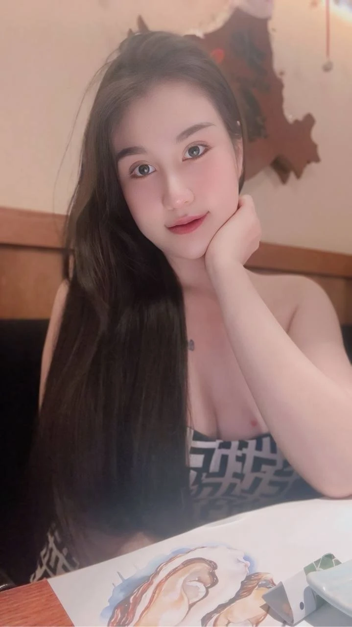 Nina – Vietnamese escort in Ho Chi Minh City — 10 / 16