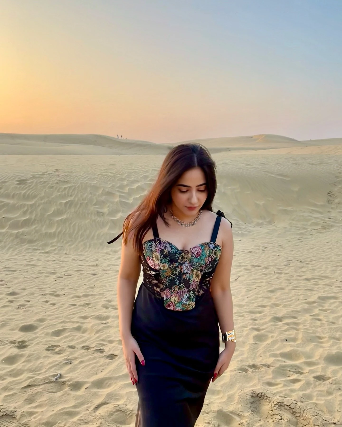 RIYA JAIN ESCORTS JAIPUR CASH ON HAND – Indian escort in Jaipur — 1 / 8