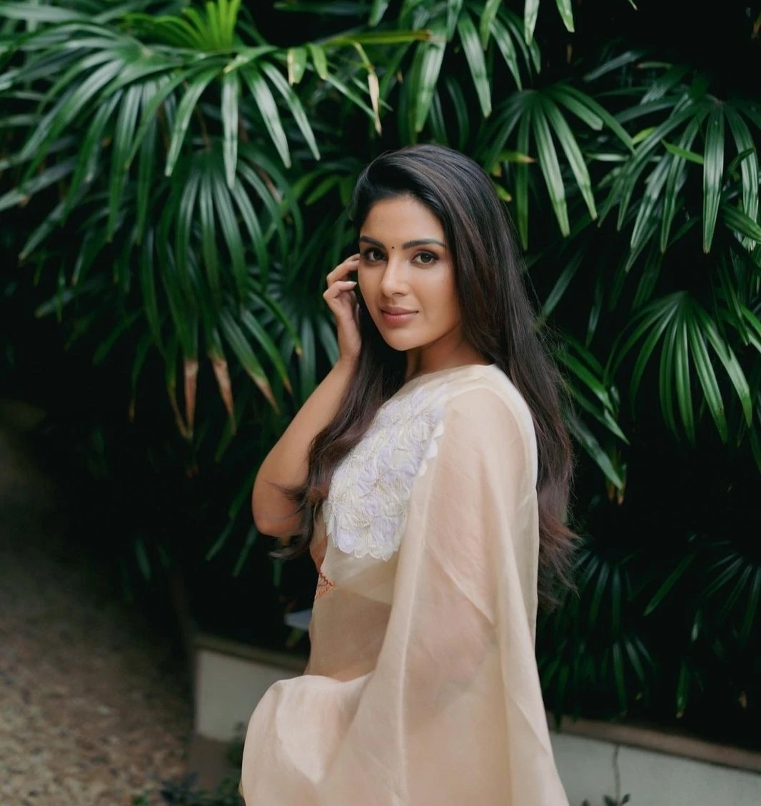 Independent College Girl /Text and Fun – Indian escort in Noida — 2 / 3
