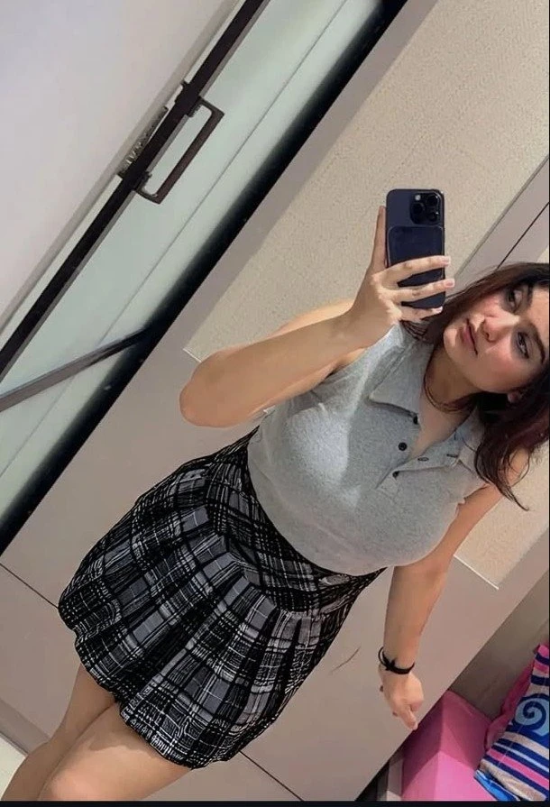 Priyanshi – Indian escort in Kolkata — 2 / 4