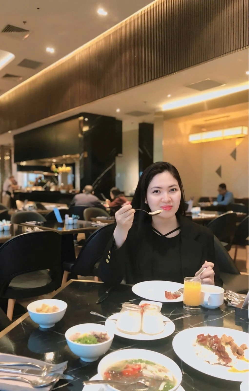 Huynh Ha – Vietnamese escort in Ho Chi Minh City — 5 / 8