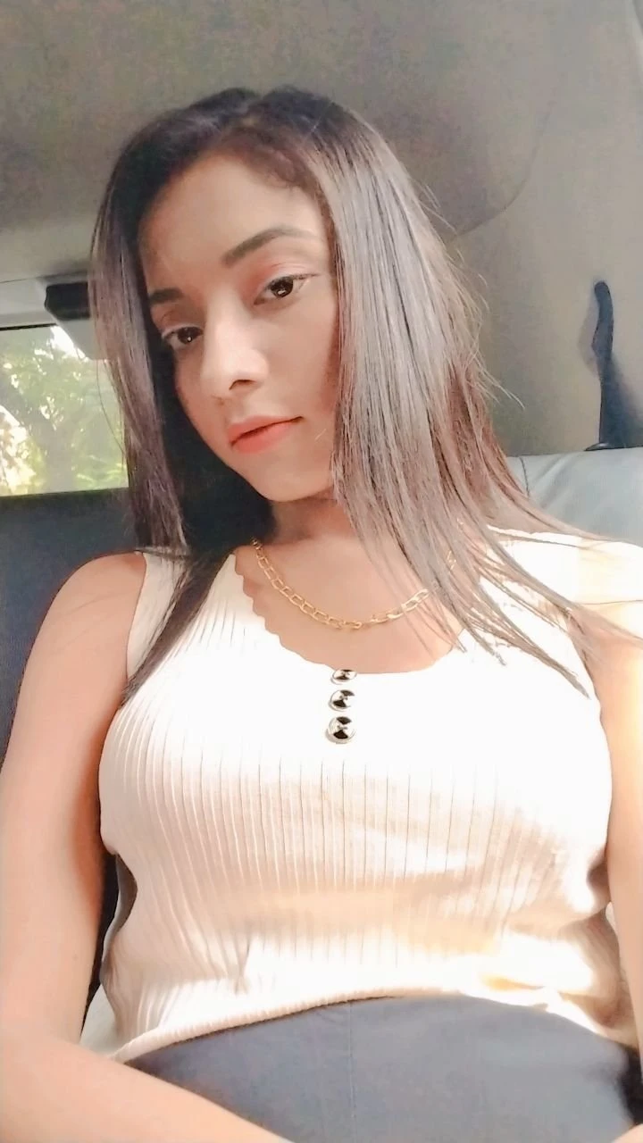 Nisha Sharma – Indian escort in Mumbai — 1 / 6