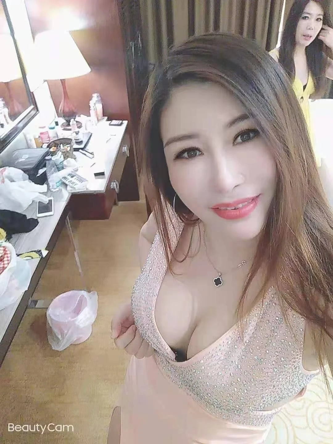 Park Ji Hyun – escort in Mauritius — 1 / 9