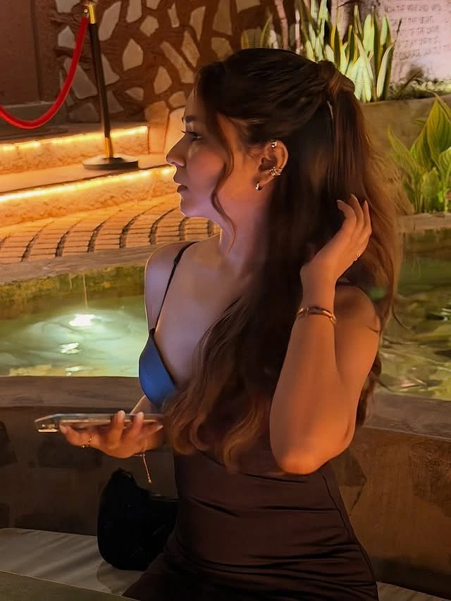 Pallavi – Indian escort in Hyderabad — 6 / 7