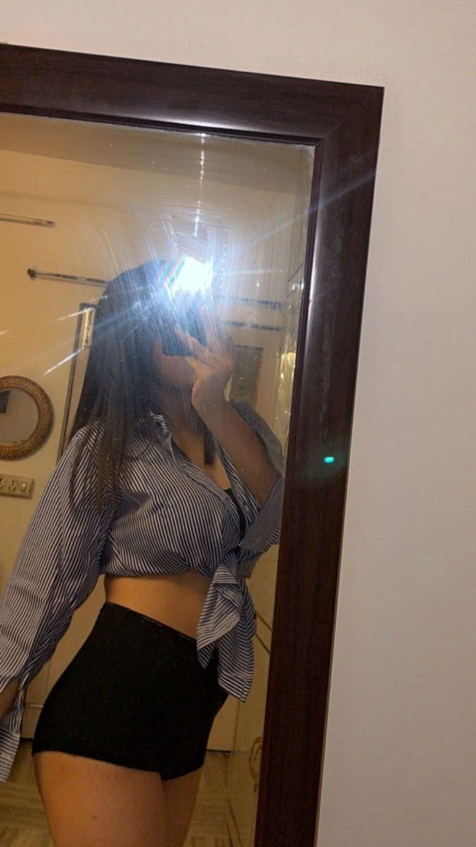 Kavya – Indian escort in New Delhi — 1 / 6