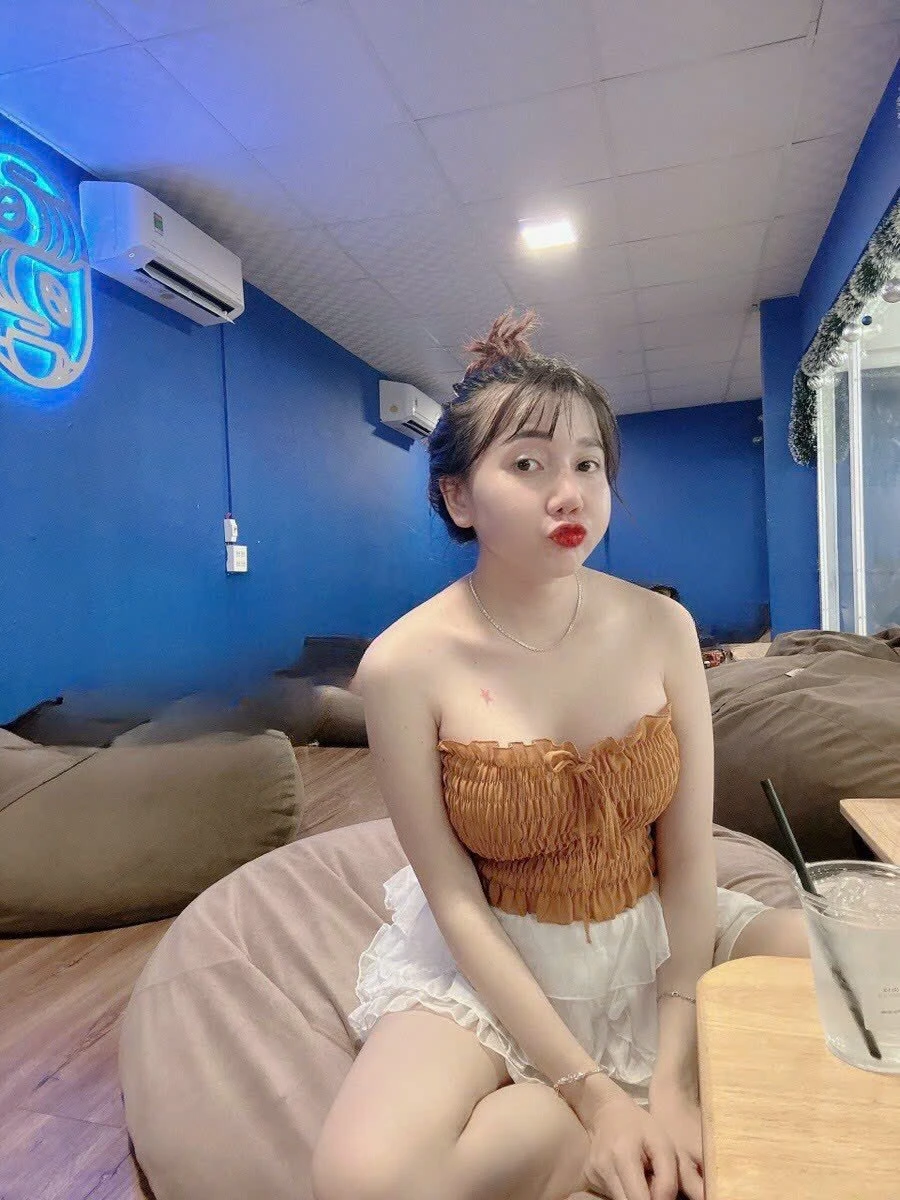 Kelly – Filipino escort in Ho Chi Minh City — 9 / 12